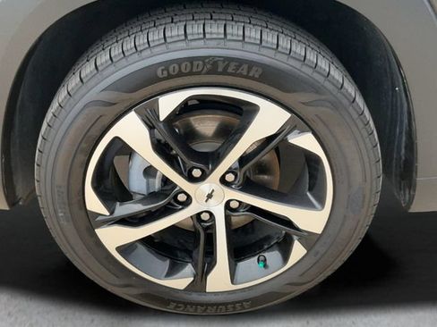 Used 2024 Chevrolet Trax RS w/ Driver Confidence Package FWD image 9