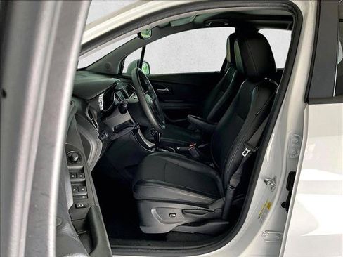 Used 2022 Chevrolet Trax LT AWD/4WD image 27