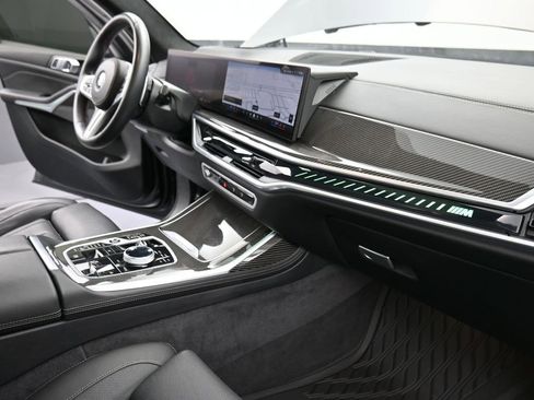 Used 2025 BMW X7 M60i AWD/4WD image 22