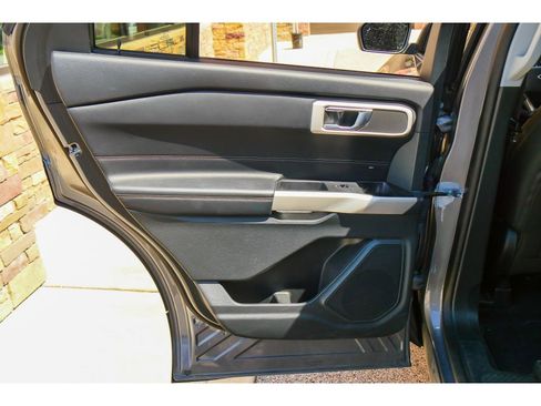 Used 2021 Ford Explorer XLT image 16