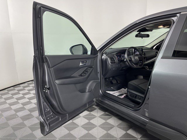 Used 2026 Nissan Rogue SV FWD image 14