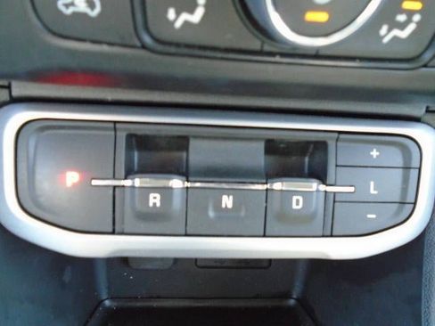 Used 2023 GMC Acadia SLT w/ Elevation Edition image 14