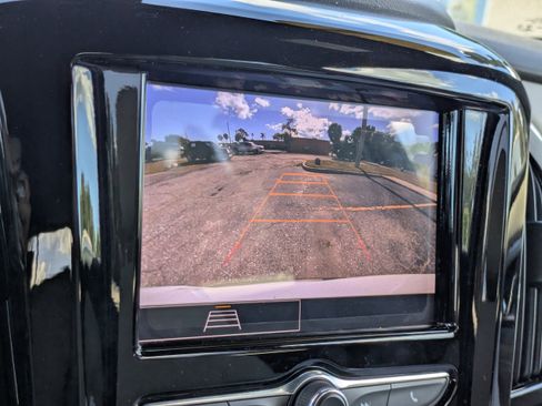 Used 2022 Chevrolet Traverse LS image 22