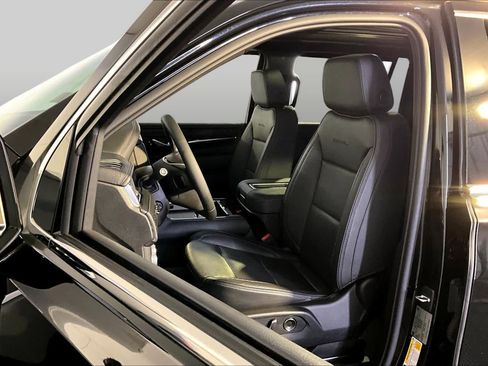Used 2023 GMC Yukon XL Denali AWD/4WD image 9