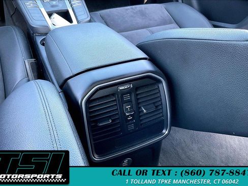 Used 2018 Porsche Macan AWD/4WD image 34