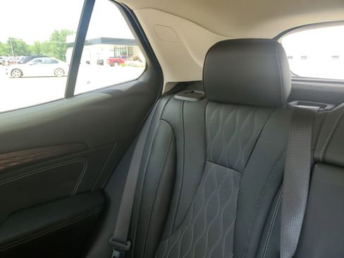 Certified 2022 Buick Envision Avenir w/ Technology Package II image 13