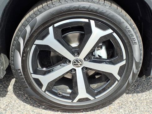 New 2026 Volkswagen Tiguan SE image 10