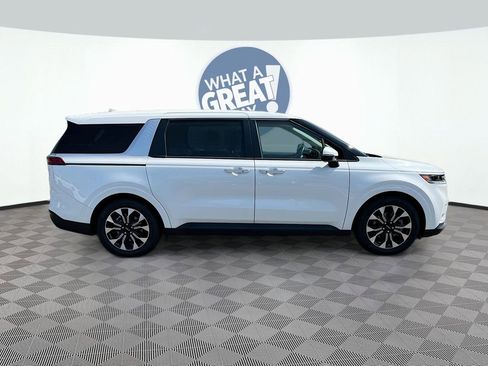 Certified 2024 Kia Carnival EX image 4