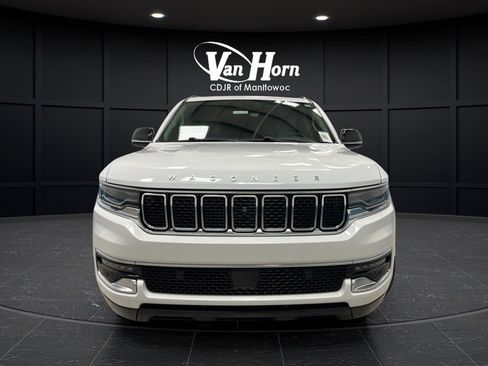 Used 2023 Jeep Wagoneer 4WD w/ Premium Group I image 2