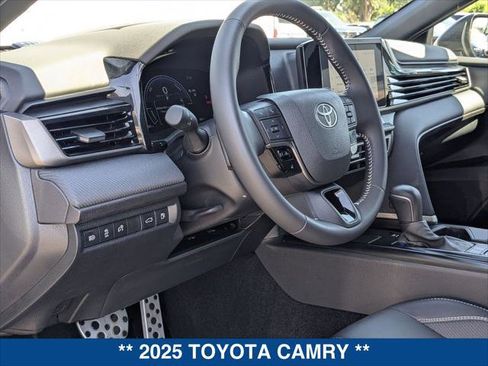 Used 2025 Toyota Camry SE w/ Convenience Package image 12