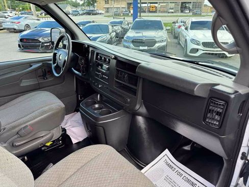Used 2014 Chevrolet Express 1500 RWD image 22