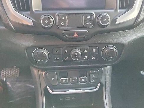 Used 2019 GMC Terrain SLT w/ Preferred Package FWD image 24