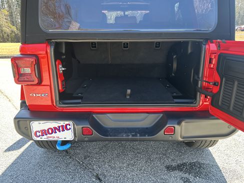 Used 2023 Jeep Wrangler Sahara w/ Cold Weather Group image 18