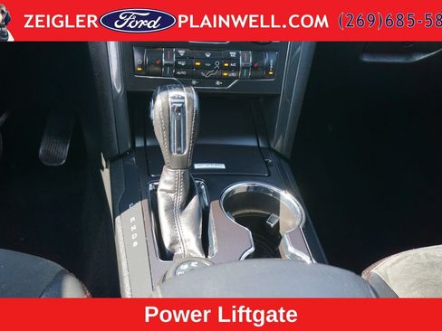 Used 2018 Ford Explorer XLT w/ Equipment Group 202A AWD/4WD image 18