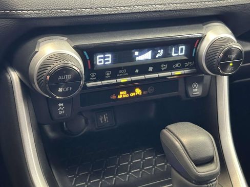 Used 2025 Toyota RAV4 XLE AWD/4WD image 22