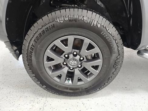 Certified 2023 Toyota Tacoma SR5 AWD/4WD image 10