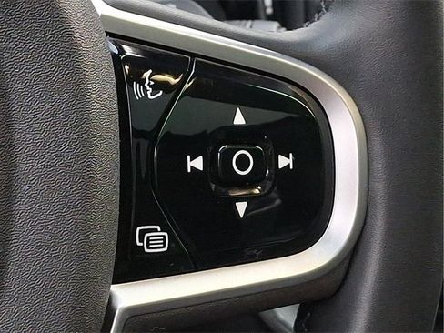 Certified 2025 Volvo XC60 B5 Plus image 18