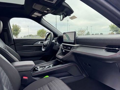 Used 2025 Ford Explorer ST-Line w/ Premium Package image 23