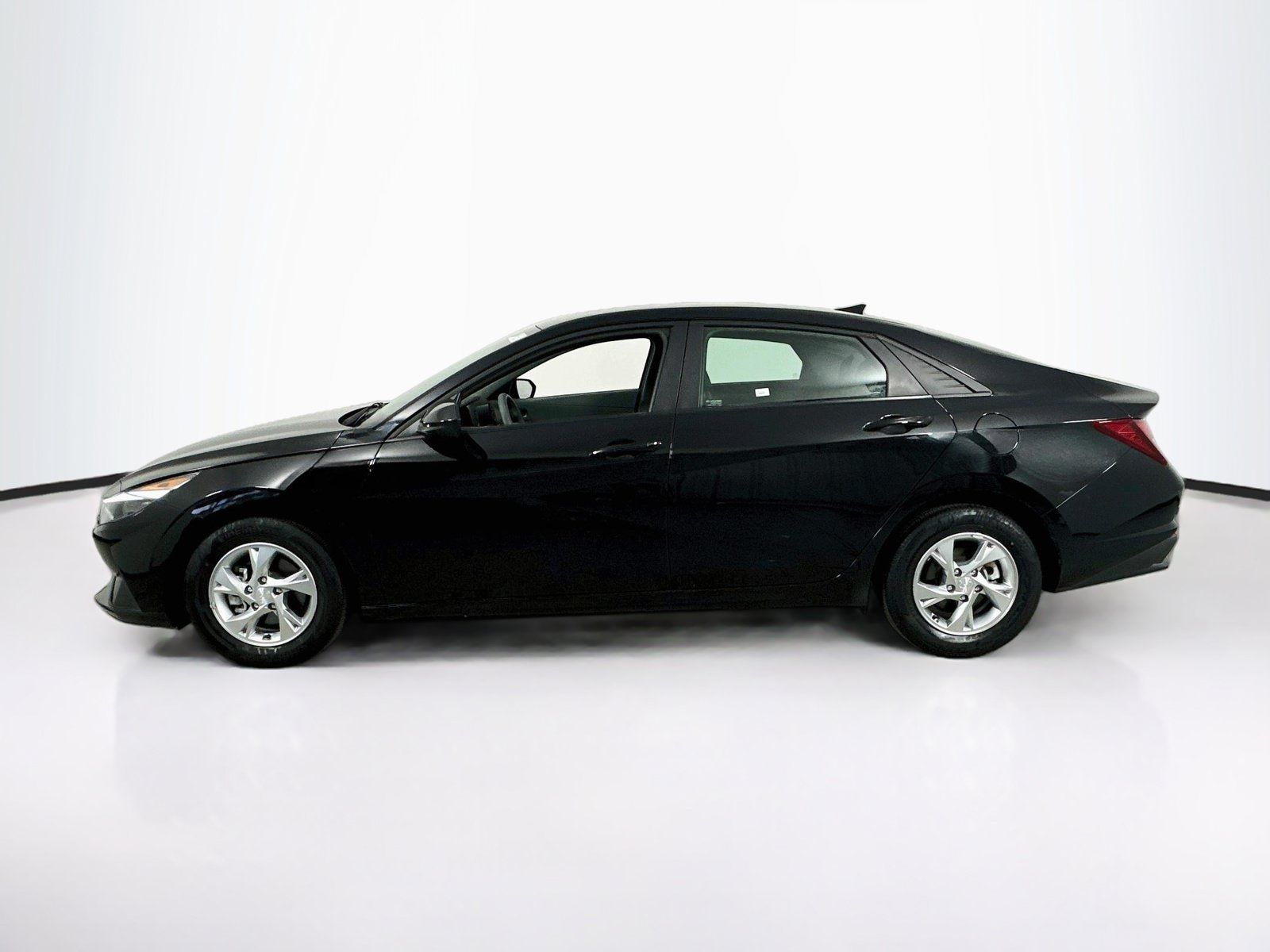 Used 2023 Hyundai Elantra SE FWD image 8