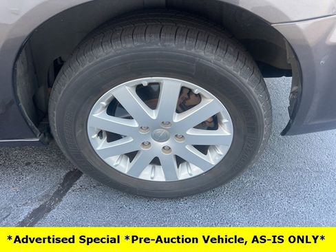 Used 2015 Chrysler Town & Country Touring image 14