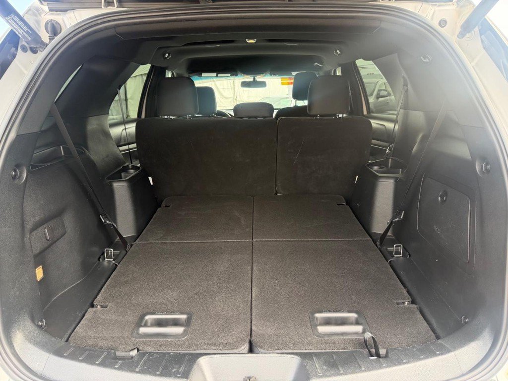 Used 2018 Ford Explorer XLT w/ Equipment Group 201A AWD/4WD image 46