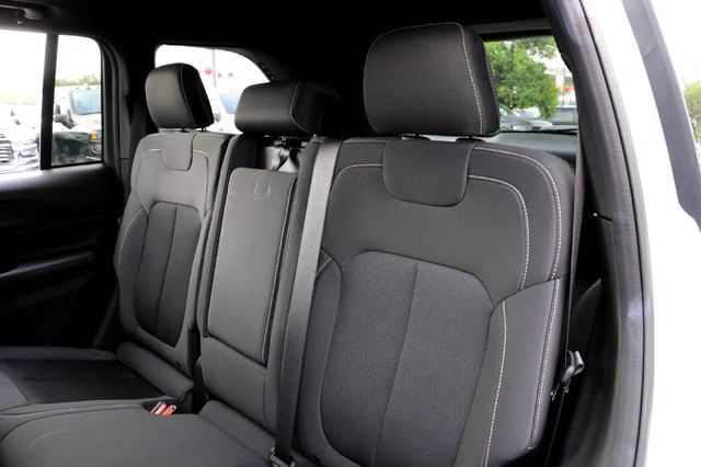Used 2025 Jeep Grand Cherokee Laredo X w/ Luxury Tech Group I AWD/4WD image 26