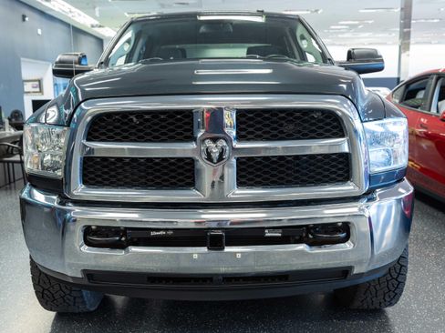 Used 2014 RAM 2500 Tradesman w/ Chrome Appearance Group AWD/4WD image 2