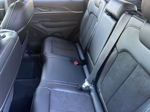 New 2026 Jeep Grand Cherokee Altitude image 9