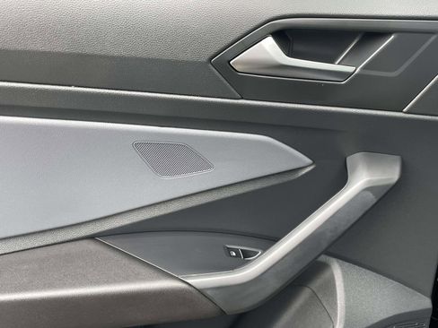 Used 2025 Volkswagen Jetta SE image 19