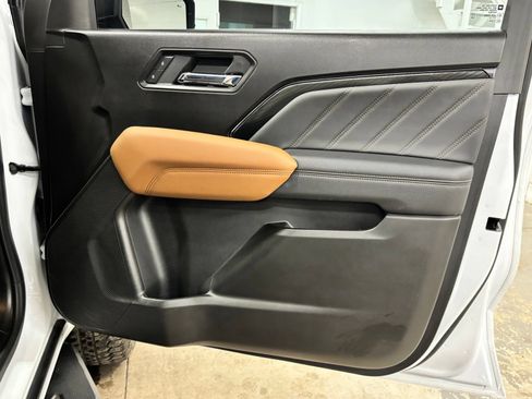 Used 2025 GMC Canyon AT4 w/ Nightfall Edition AWD/4WD image 23