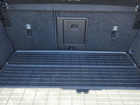 Used 2024 Volvo XC40 B5 Plus w/ Protection Package Premier AWD/4WD image 21