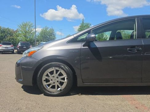 Used 2017 Toyota Prius V Two w/ Carpet Mat Package FWD image 25