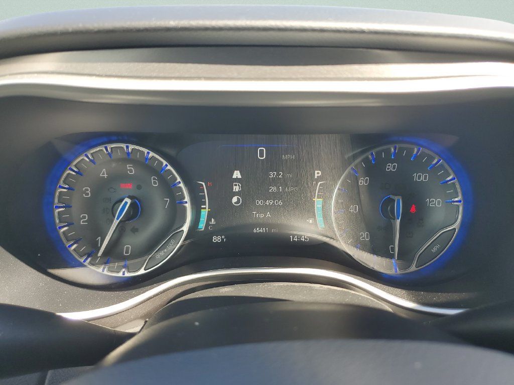 Used 2024 Chrysler Pacifica Touring-L FWD image 21