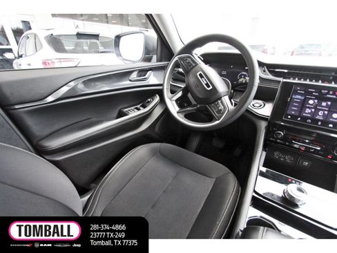 Used 2023 Jeep Grand Cherokee L Laredo RWD image 9