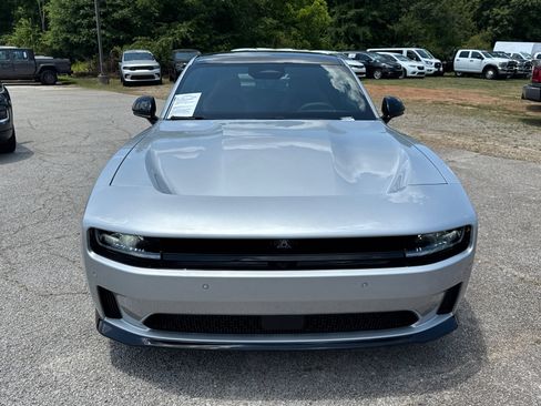Used 2025 Dodge Charger Daytona Scat Pack w/ Track Pack AWD/4WD image 2