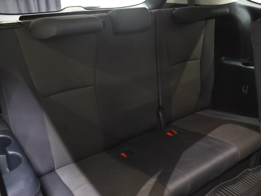 Used 2024 Toyota Highlander LE FWD image 13