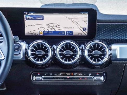 Used 2024 Mercedes-Benz EQB 300 4MATIC image 13