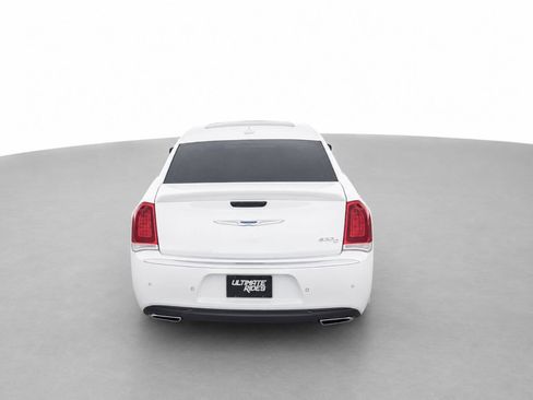 Used 2017 Chrysler 300 C Platinum w/ Safetytec Plus Group RWD image 6