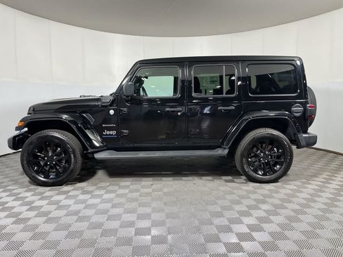 Used 2023 Jeep Wrangler Unlimited Sahara w/ Cold Weather Group AWD/4WD image 5