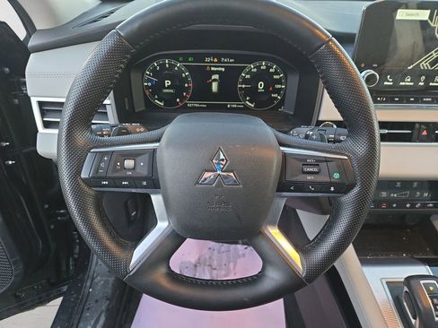 Used 2024 Mitsubishi Outlander SEL image 13