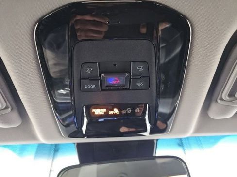 Certified 2021 Toyota Venza LE image 27