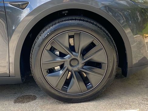 Used 2024 Tesla Model Y Long Range image 9