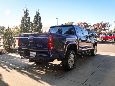 Used 2025 Toyota Tacoma SR5 image 10