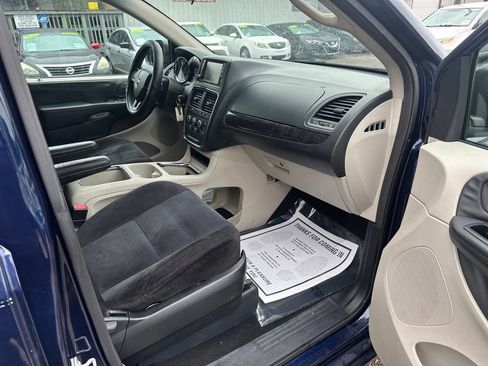 Used 2014 Dodge Grand Caravan SXT image 12