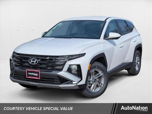 New 2025 Hyundai Tucson SE image 1