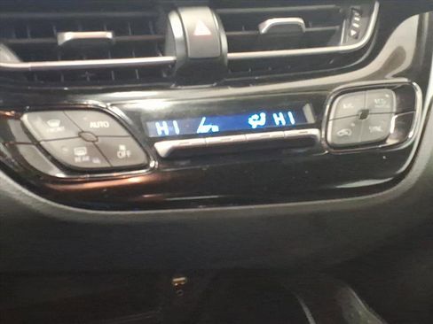 Used 2019 Toyota C-HR XLE image 15