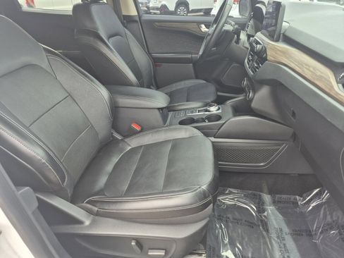Used 2020 Ford Escape Titanium w/ Titanium Premium Package 2.0 AWD/4WD image 22
