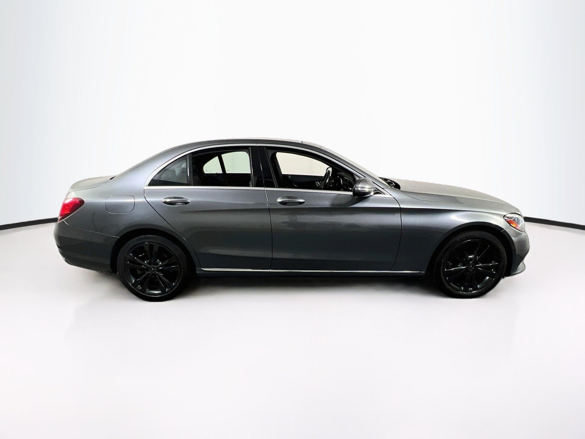 Used 2019 Mercedes-Benz C 300 4MATIC Sedan image 4