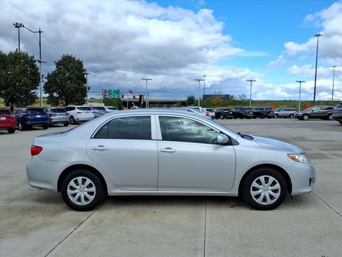 Used 2010 Toyota Corolla LE image 2
