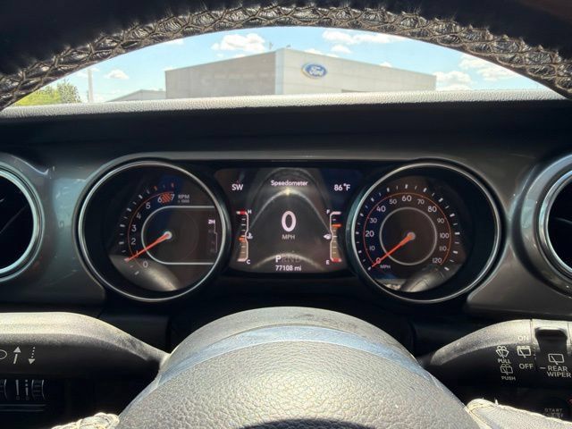 Used 2018 Jeep Wrangler Unlimited Sahara AWD/4WD image 13